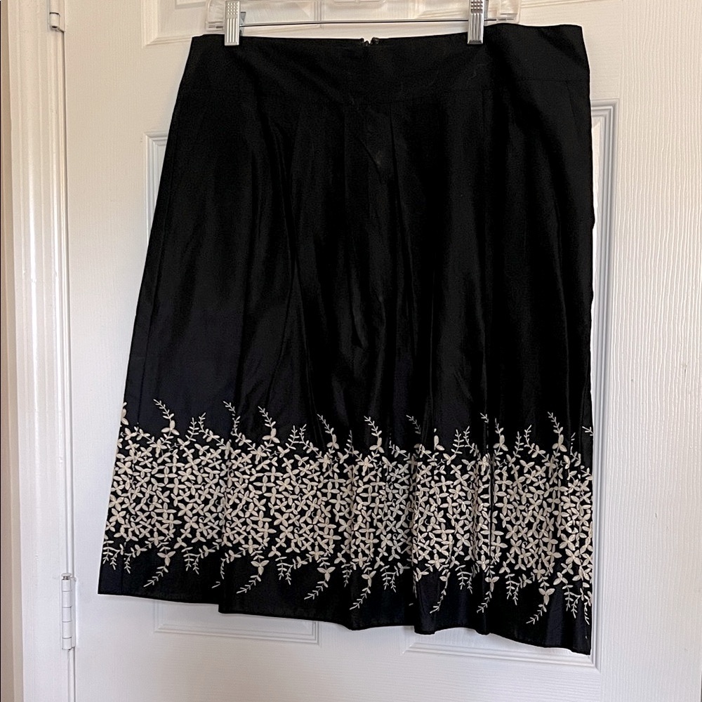 Banana Republic Black A-Line Skirt with Cream Leaf Pattern
